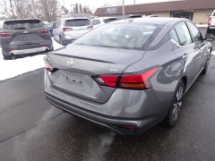 Used 2022  Nissan Altima 2&period;5 SV Sedan at Rose Automotive near Hamilton&comma; OH