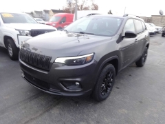 Used 2023  Jeep Cherokee Altitude Lux 4x4 at Rose Automotive near Hamilton&comma; OH