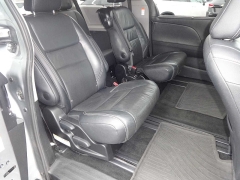 Used 2017  Toyota Sienna SE FWD 8-Passenger (Natl) at Rose Automotive near Hamilton, OH