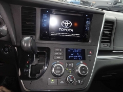 Used 2017  Toyota Sienna SE FWD 8-Passenger (Natl) at Rose Automotive near Hamilton, OH