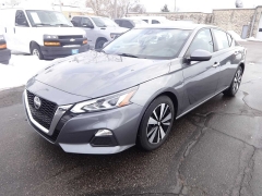 Used 2022  Nissan Altima 2&period;5 SV Sedan at Rose Automotive near Hamilton&comma; OH