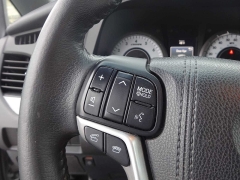 Used 2017  Toyota Sienna SE FWD 8-Passenger (Natl) at Rose Automotive near Hamilton, OH