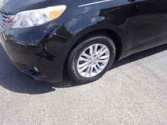 Used 2014 Toyota Sienna 4d Wagon XLE at Rose Automotive near Hamilton, OH