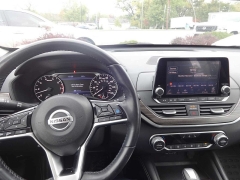 Used 2019  Nissan Altima 4d Sedan FWD 2.5L SL at Rose Automotive near Hamilton, OH