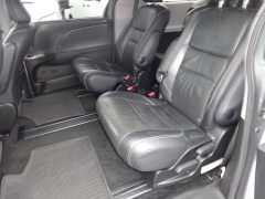 Used 2017  Toyota Sienna SE FWD 8-Passenger (Natl) at Rose Automotive near Hamilton, OH