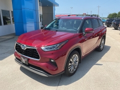 Used 2021 Toyota Highlander Hybrid Platinum AWD at Ollenburg Motors near Garner, IA
