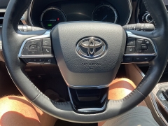 Used 2021 Toyota Highlander Hybrid Platinum AWD at Ollenburg Motors near Garner, IA
