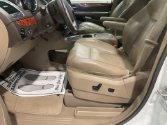 Used 2015  Chrysler Town & Country 4d Wagon Limited Platinum at Ollenburg Motors near Garner&comma; IA