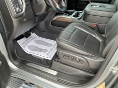 Used 2019  Chevrolet Silverado 1500 4WD Crew Cab High Country at Ollenburg Motors near Garner&comma; IA