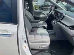Used 2018  Toyota Sienna 4d Wagon XLE 7-Pass w&sol;Auto Access Seat at Ollenburg Motors near Garner&comma; IA