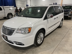 Used 2015  Chrysler Town & Country 4d Wagon Limited Platinum at Ollenburg Motors near Garner&comma; IA