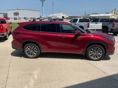 Used 2021 Toyota Highlander Hybrid Platinum AWD at Ollenburg Motors near Garner, IA