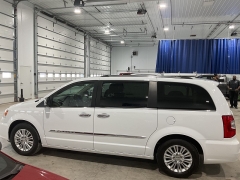 Used 2015  Chrysler Town & Country 4d Wagon Limited Platinum at Ollenburg Motors near Garner&comma; IA