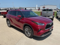 Used 2021 Toyota Highlander Hybrid Platinum AWD at Ollenburg Motors near Garner, IA
