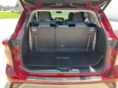 Used 2021 Toyota Highlander Hybrid Platinum AWD at Ollenburg Motors near Garner, IA