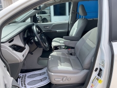 Used 2018  Toyota Sienna 4d Wagon XLE 7-Pass w&sol;Auto Access Seat at Ollenburg Motors near Garner&comma; IA