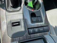 Used 2021 Toyota Highlander Hybrid Platinum AWD at Ollenburg Motors near Garner, IA