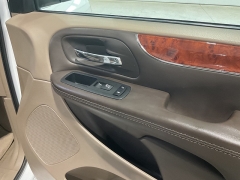 Used 2015  Chrysler Town & Country 4d Wagon Limited Platinum at Ollenburg Motors near Garner&comma; IA