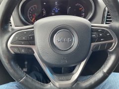 Used 2021  Jeep Grand Cherokee Limited 4x4 at Ollenburg Motors near Garner, IA