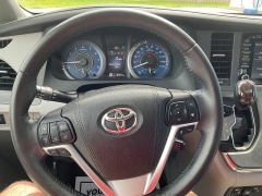 Used 2018  Toyota Sienna 4d Wagon XLE 7-Pass w&sol;Auto Access Seat at Ollenburg Motors near Garner&comma; IA