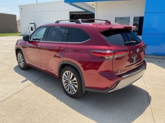 Used 2021 Toyota Highlander Hybrid Platinum AWD at Ollenburg Motors near Garner, IA