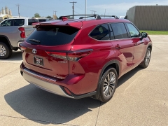 Used 2021 Toyota Highlander Hybrid Platinum AWD at Ollenburg Motors near Garner, IA