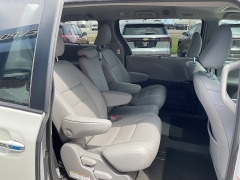 Used 2018  Toyota Sienna 4d Wagon XLE 7-Pass w&sol;Auto Access Seat at Ollenburg Motors near Garner&comma; IA