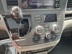 Used 2018  Toyota Sienna 4d Wagon XLE 7-Pass w&sol;Auto Access Seat at Ollenburg Motors near Garner&comma; IA