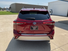 Used 2021 Toyota Highlander Hybrid Platinum AWD at Ollenburg Motors near Garner, IA