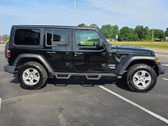 Used 2020 Jeep Wrangler Unlimited 4d SUV 4WD Sport at Maxx Loans near St. Adrian, MI