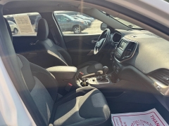 Used 2017 Jeep Cherokee 4d SUV 4WD Sport I4 Altitude at Deal King Adrian near Adrian, MI