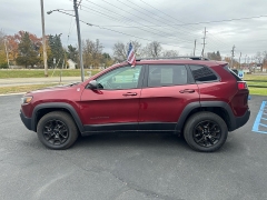 Used 2019  Jeep Cherokee 4d SUV 4WD Trailhawk 3&period;2L at Maxx Loans near St&period; Adrian&comma; MI