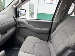 Used 2014  Nissan Frontier 4WD Crew Cab SV Auto at House of Carz near Rochester&comma; IN