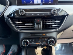 Used 2022  Ford Escape SEL AWD at House of Carz near Rochester&comma; IN