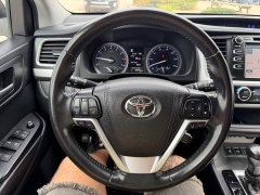 Used 2019  Toyota Highlander 4d SUV AWD SE at House of Carz near Rochester&comma; IN