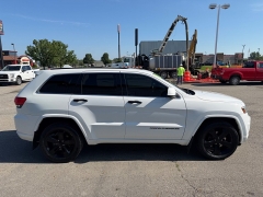 Used 2015  Jeep Grand Cherokee 4d SUV 4WD Laredo at House of Carz near Rochester&comma; IN