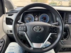 Used 2018  Toyota Sienna 4d Wagon LE 7-Pass w&sol;Auto Access Seat at House of Carz near Rochester&comma; IN