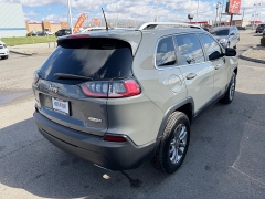 Used 2021  Jeep Cherokee Latitude Lux 4x4 at House of Carz near Rochester&comma; IN