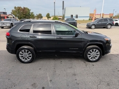 Used 2016  Jeep Cherokee 4d SUV 4WD Overland at House of Carz near Rochester, IN