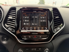 Used 2019  Jeep Cherokee 4d SUV 4WD Limited 3&period;2L at House of Carz near Rochester&comma; IN