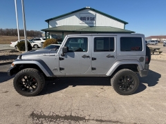Used 2014  Jeep Wrangler Unlimited 4WD 4dr Polar Edition &ast;Ltd Avail&ast; at House of Carz near Rochester&comma; IN