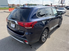 Used 2017  Mitsubishi Outlander 4d SUV FWD ES at House of Carz near Rochester&comma; IN