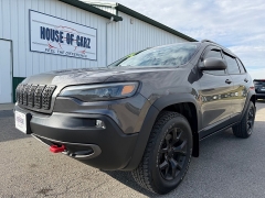 Used 2019  Jeep Cherokee 4d SUV 4WD Trailhawk 3.2L at House of Carz near Rochester, IN