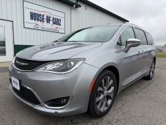  2018 Chrysler Pacifica 4d Wagon Limited at House of Carz near Rochester&comma; IN