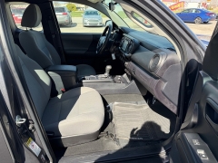 Used 2017  Toyota Tacoma 4WD Access Cab SR Auto at House of Carz near Rochester&comma; IN