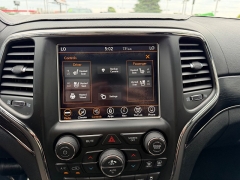 Used 2018  Jeep Grand Cherokee 4d SUV 2WD Overland V6 High Altitude at House of Carz near Rochester&comma; IN