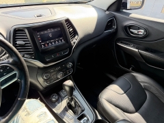 Used 2021  Jeep Cherokee Latitude Lux 4x4 at House of Carz near Rochester&comma; IN