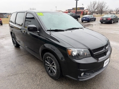 Used 2018  Dodge Grand Caravan 4d Wagon SE at House of Carz near Rochester&comma; IN