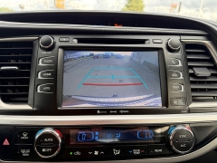 Used 2019  Toyota Highlander 4d SUV AWD SE at House of Carz near Rochester&comma; IN