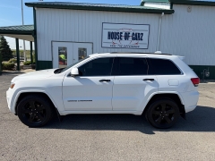 Used 2015  Jeep Grand Cherokee 4d SUV 4WD Laredo at House of Carz near Rochester&comma; IN